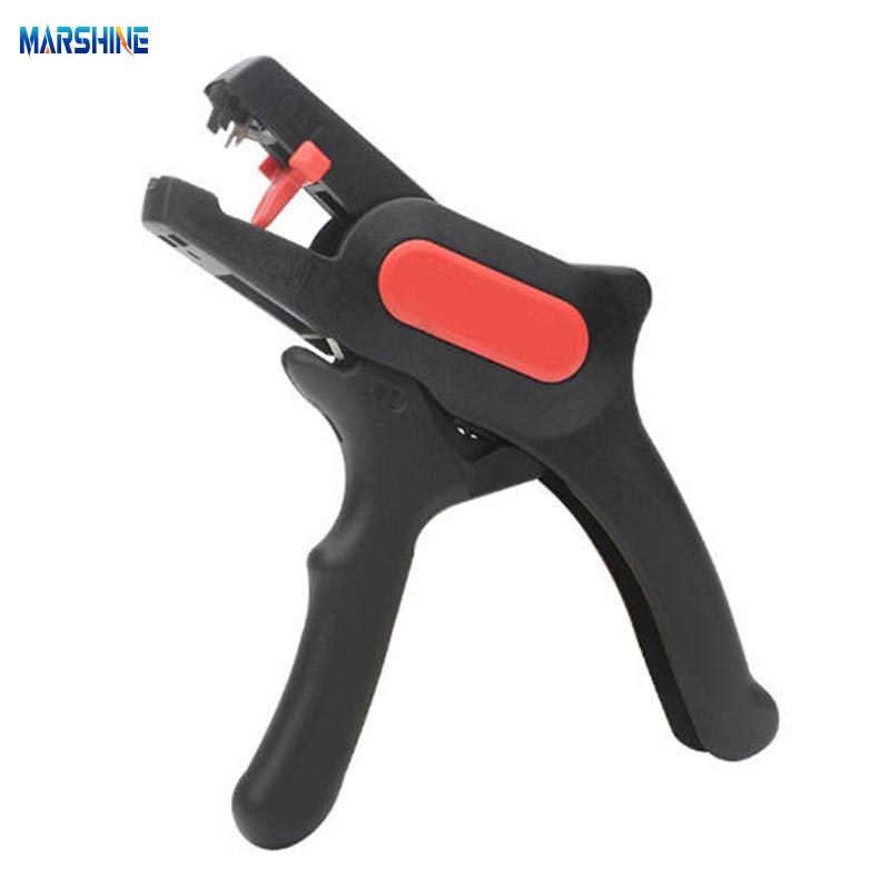 Quelles sont les étapes pour utiliser une pince à dénuder automatique