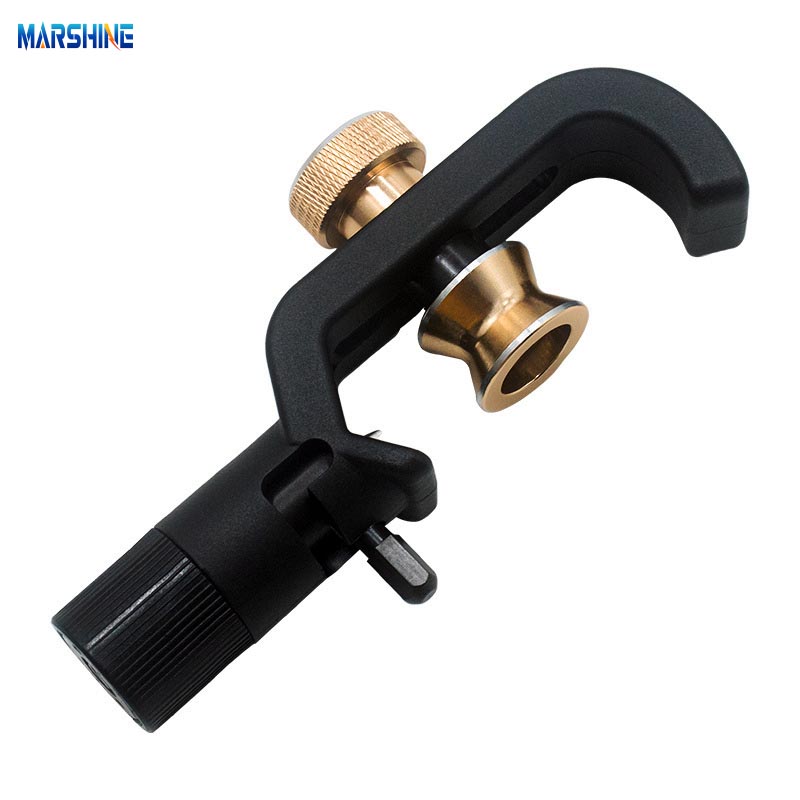 Dénudeur de câbles à fibres optiques transversal et longitudinal